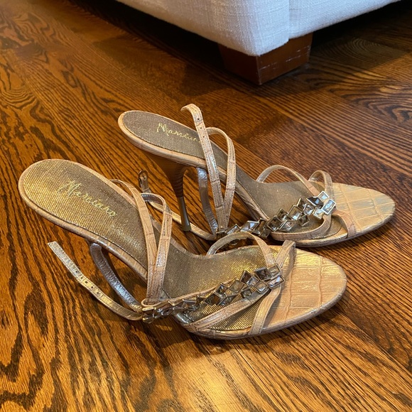 *NWOT* Guess Marciano Rhinestone Sandals - Picture 3 of 9